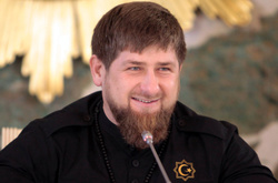 В школах Чечні діти на уроках моляться за здоров'я Кадирова