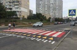 У двох районах столиці облаштували нові підвищені пішохідні переходи