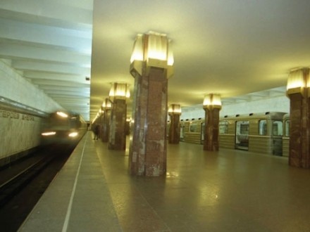 Станцію метро «Героїв Дніпра» пошкоджено