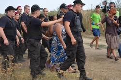 Вбивство дівчинки на Одещині: цигани погрожують селянам помстою за розгромлені будинки 