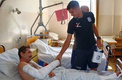 Гравці «Чорноморця» відвідали поранених героїв АТО. Фоторепортаж