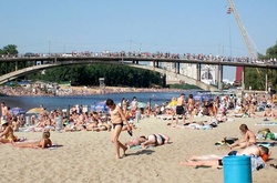 Киянам дозволили купатися лише на трьох пляжах