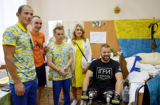 Олімпійські чемпіони Верняєв та Чебан відвідали поранених героїв АТО