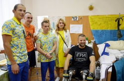 Олімпійські чемпіони Верняєв та Чебан відвідали поранених героїв АТО
