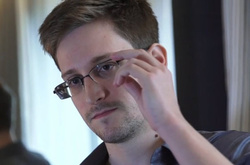 Сноуден стає тягарем для Путіна - Bloomberg