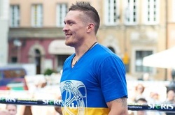 Усик полетів до Польщі за чемпіонським поясом Кшиштофа Гловацьки