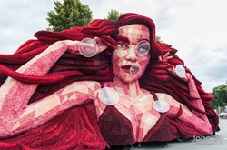 Осенняя Голландия: невероятные фигуры из георгин покорили туристов и местных жителей