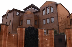 Кому дісталася нерухомість Януковича. Розслідування