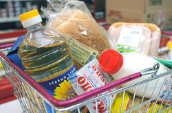 Споживчий кошик українця: без мобільного телефону і з одним рулоном туалетного паперу на місяць 