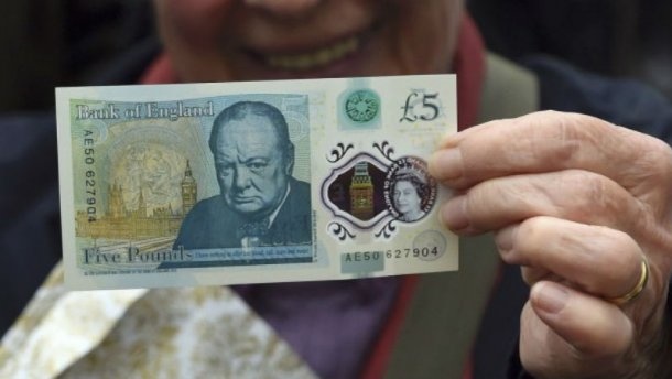 Банк Британії запустив в обіг першу пластикову банкноту