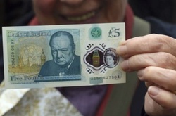 Банк Британії запустив в обіг першу пластикову банкноту
