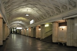 На станції метро «Театральна» закриють перехід