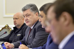 Порошенко вимагає профінансувати будівництво двох музеїв 