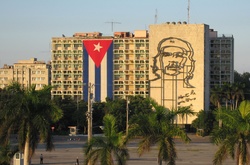 США продовжили ембарго щодо Куби ще на рік