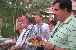 Як Саакашвілі, Касько та Сакварелідзе в Києві відпочивали на фестивалі їжі. Фоторепортаж