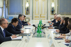 Порошенко закликав Францію та Німеччину не визнавати російські вибори у Держдуму