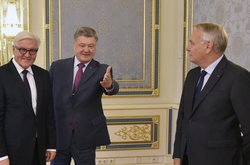 Порошенко заявив, що Росія не виконує мінських угод, тому далі важливі санкції