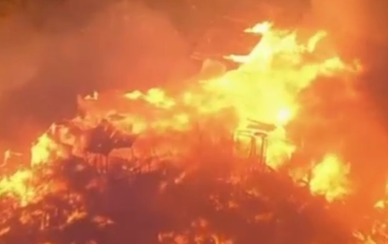 Страшна пожежа в Бразилії: сотні будинків перетворилися на попіл