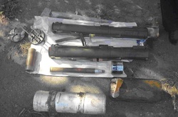 СБУ виявила в зоні АТО схованки з російською зброєю та сухпайками 