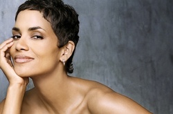 Холли Берри призналась, что красота мешала ее карьере