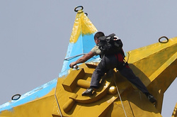 Московський суд ухвалив виплатити 2 млн рублів компенсації руферам, яких засудили за прапор України на шпилі