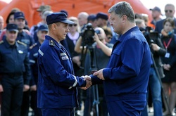 Як Президент та керівники силових структур День рятівника святкували