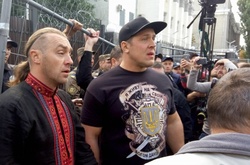 Біля посольства РФ у Києві сталися нові сутички, ще один затриманий