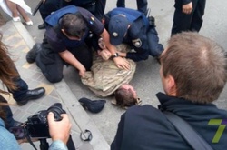 Затриманих біля консульства Росії в Одесі «правосеків» оштрафують