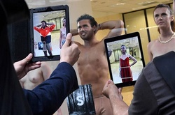 В Лондоне устроили модный показ с использованием дополненной реальности