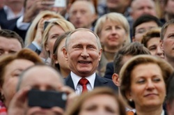 «Выход есть! Через Шереметьево». Як росіяни «вітають» перемогу партії Путіна