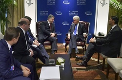 Порошенко зустрівся із Клінтоном