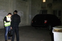 Розбійний напад у Києві: злочинці у формі СБУ відібрали у чоловіка сумку з 2 млн грн