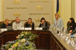 Звільнення заручників не можна прив'язувати до амністії – Геращенко