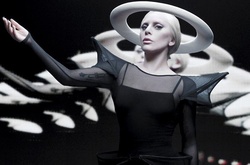 Клип дня: Леди Гага презентовала видео на песню Perfect Illusion
