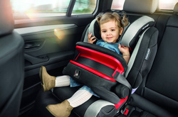 У Києві батьків-автомобілістів навчали безпеці дітей