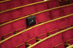 У парламентській газеті опублікували прізвища депутатів-прогульників