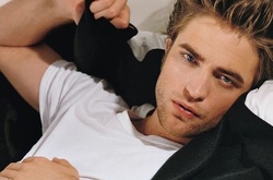 Таблоиды объявили Роберта Паттинсона геем
