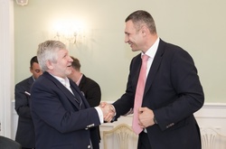 Кличко привів інвесторів в лікарню