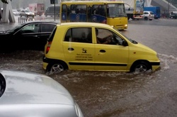 Паводок у Тбілісі: затоплені дороги і підземні переходи