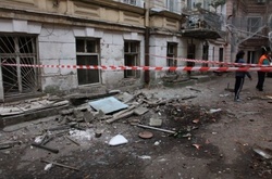В Одесі обвалився балкон, постраждала літня жінка