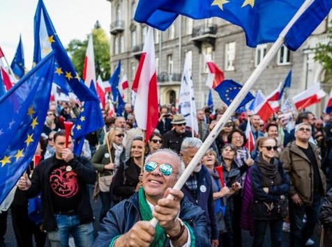 Тисячі людей вийшли на антиурядові протести в Польщі