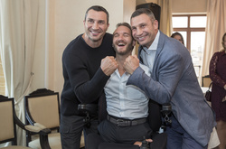 Брати Клички відвідали благодійний обід з Ніком Вуйчичем