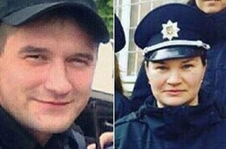 У Дніпрі під управління поліції в пам’ять про вбитих патрульних несуть квіти та свічки