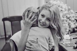 Тина Кароль отправила сына в Англию