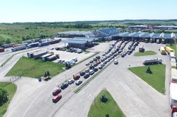 На кордоні з Польщею стоїть понад тисячу автівок