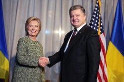 Гілларі Клінтон багато знає про Україну, - Порошенко