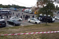 Поліція та спецслужби заблокували у будинку убивць патрульних у Дніпрі - мер