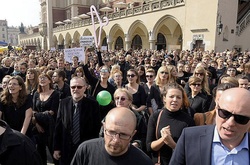 «Чорні протести» в Польщі: жінки виборюють право на аборти