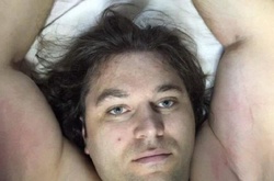 Убивця поліцейських Пугачов має лише одну претензію до лікарів: браслет на нозі заважає