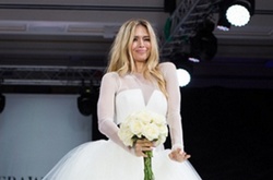 Вера Брежнева одела звездных подруг в свадебные платья от Vera Wang 